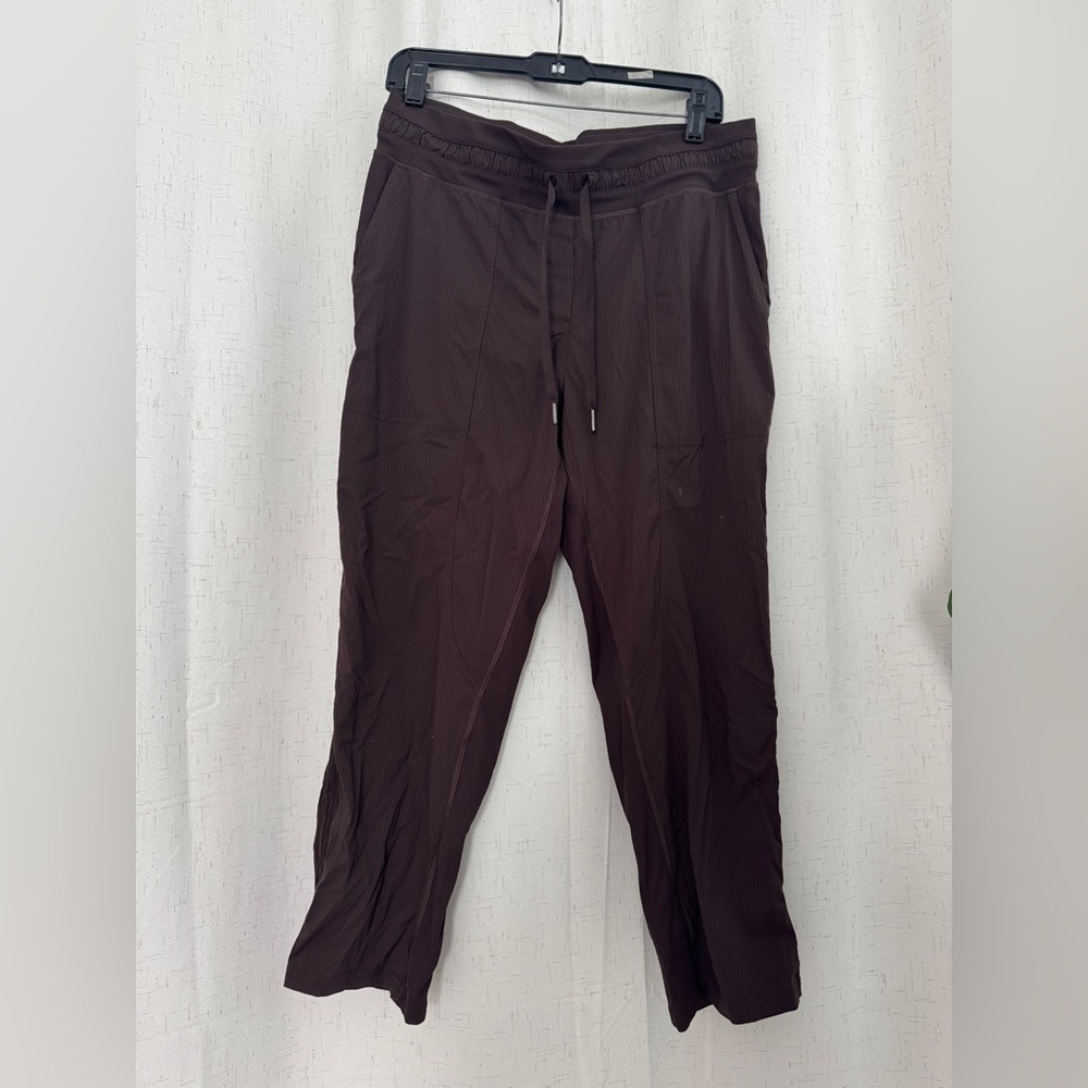 Lululemon Dance Studio Mid-Rise
Cropped Pant size 10 - Picture 6 of 10